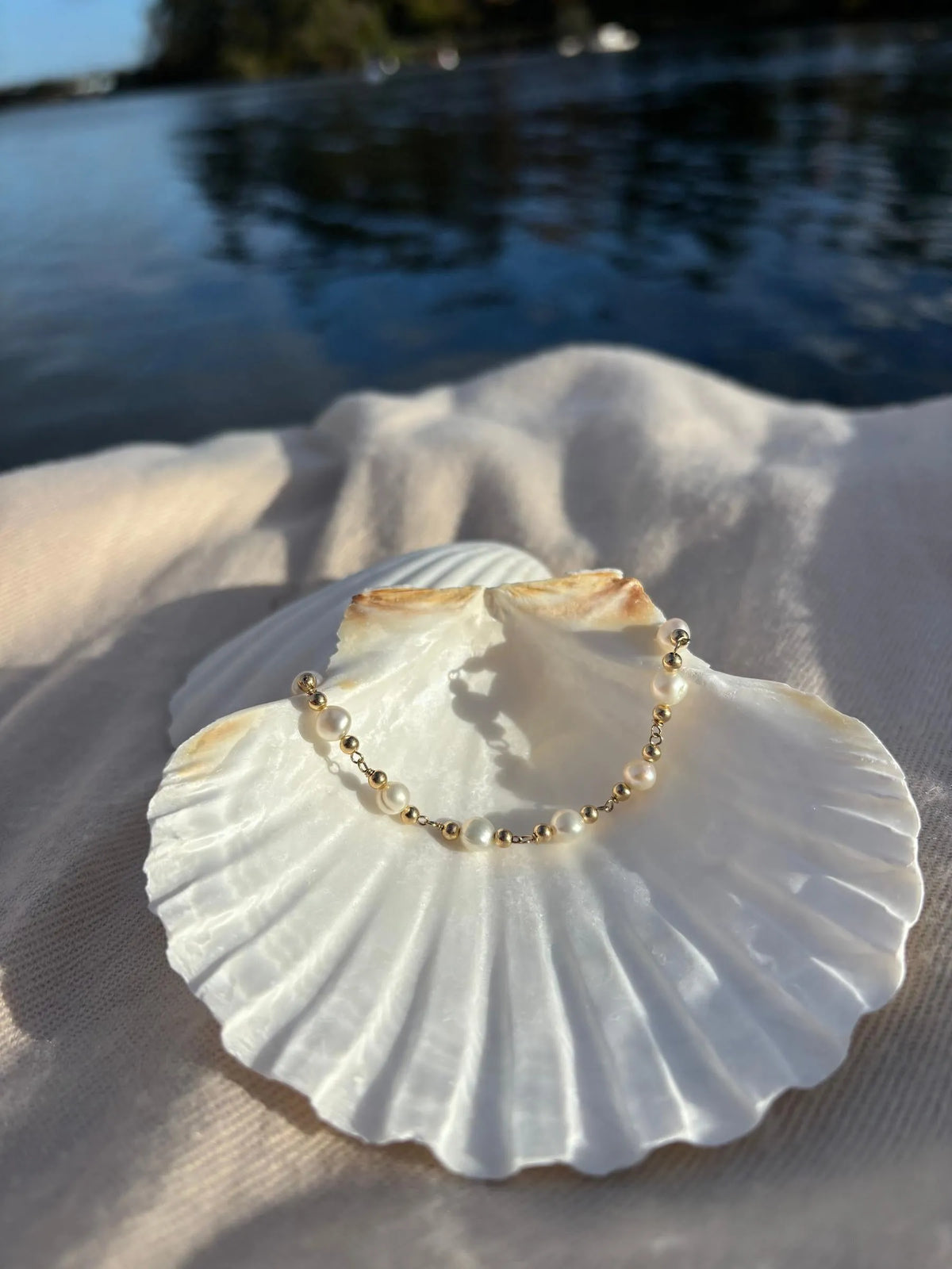 Pearl bracelet handmade gold filled Canada detail view