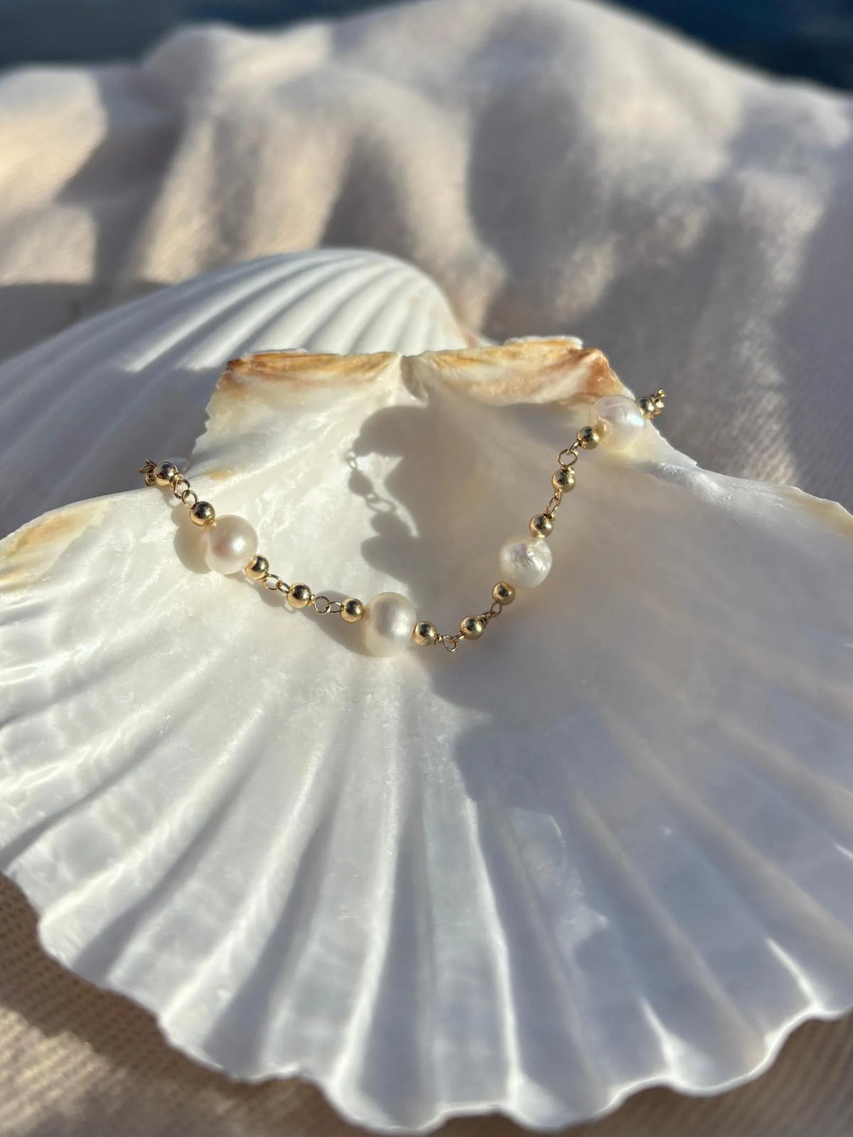 Pearl bracelet handmade gold filled Canada detail view