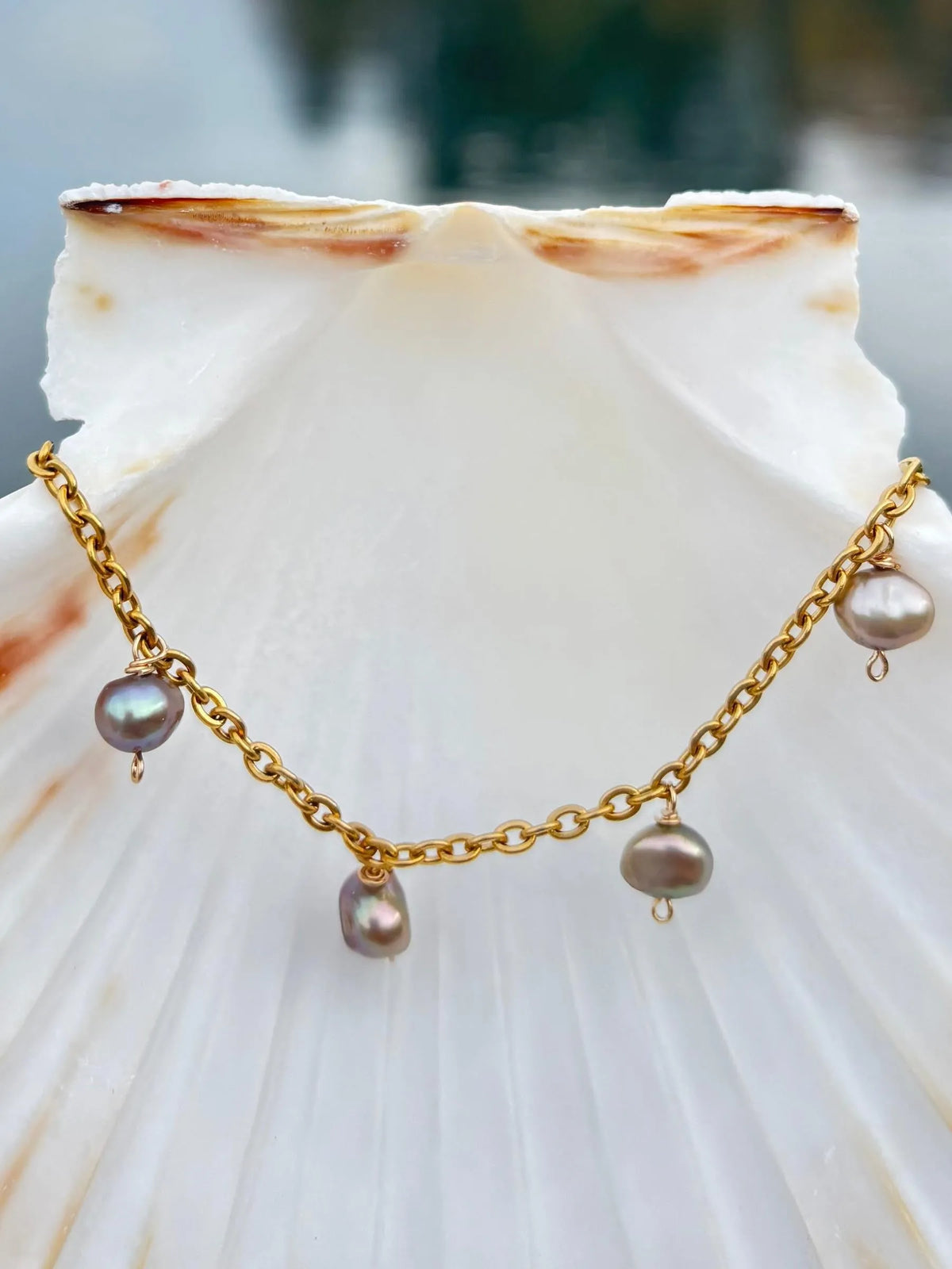 Grey pearl bracelet handmade gold filled Canada detail view